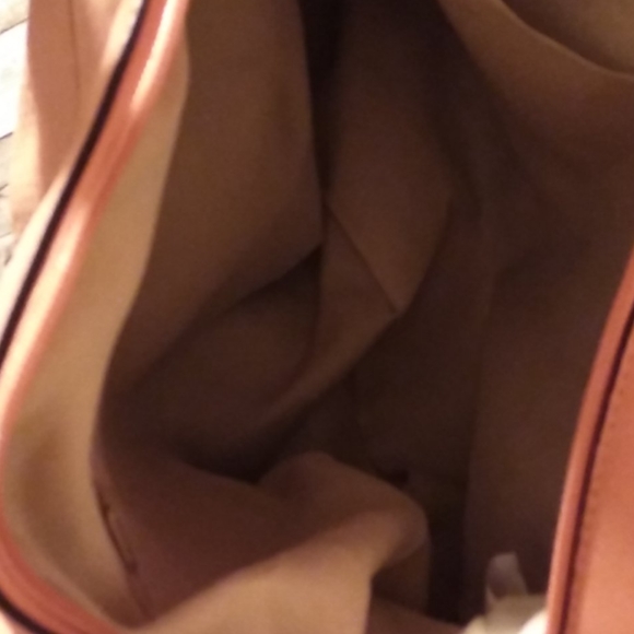 New ladies travel bag . - Picture 3 of 5